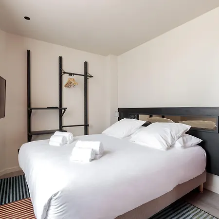 Corneille - Entree Autonome, Reception En Ligne - Encore Mieux 3* Tours