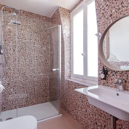 Aparthotel Corneille - Entree Autonome, Reception En Ligne - Encore Mieux