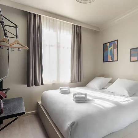 Corneille - Entree Autonome, Reception En Ligne - Encore Mieux