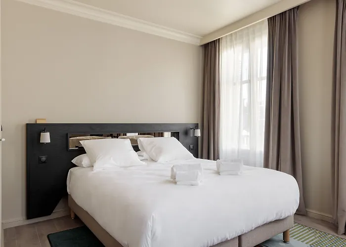 Frenchdoor Tours Corneille Tours